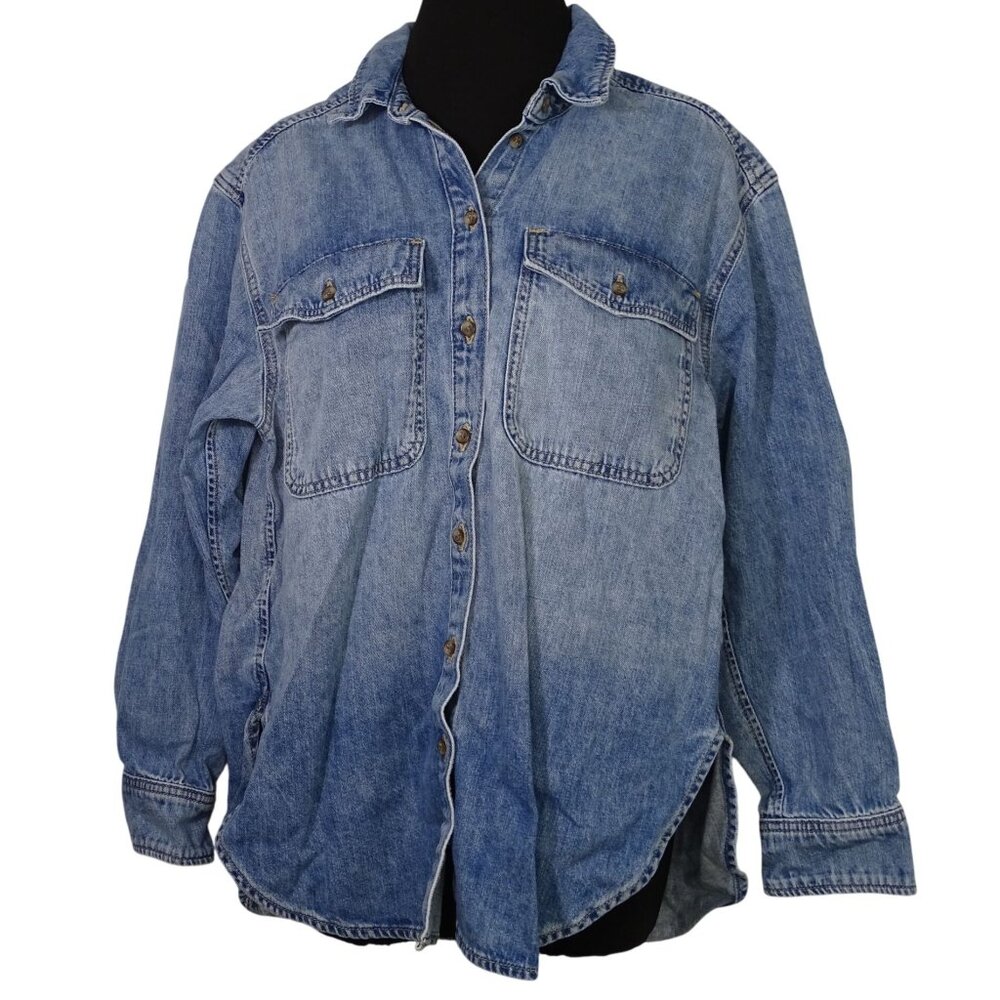 Universal Thread Oversized Denim Shirt Women Size M Long Sleeve Flap Pocket - Picture 1 of 11